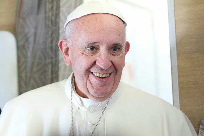 Papa Francisco: Estoy feliz por cese al fuego definitivo en Colombia