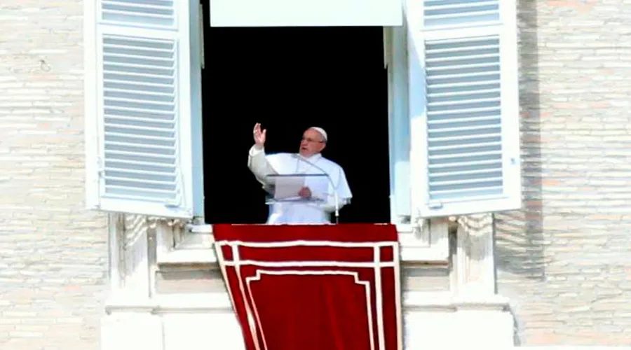 El Papa reza el Ángelus. Foto: Alexey Gotovsky / ACI Prensa?w=200&h=150