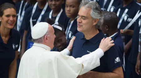 VIDEO: Andrea Bocelli emociona al Papa y peregrinos en el Vaticano con hermoso Ave María