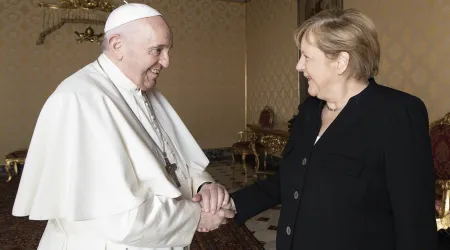 Papa Francisco recibe en el Vaticano a la canciller alemana Angela Merkel