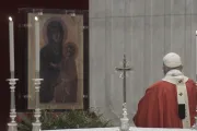El Papa pide aprender del silencio interior y la fe de María en el camino de la cruz
