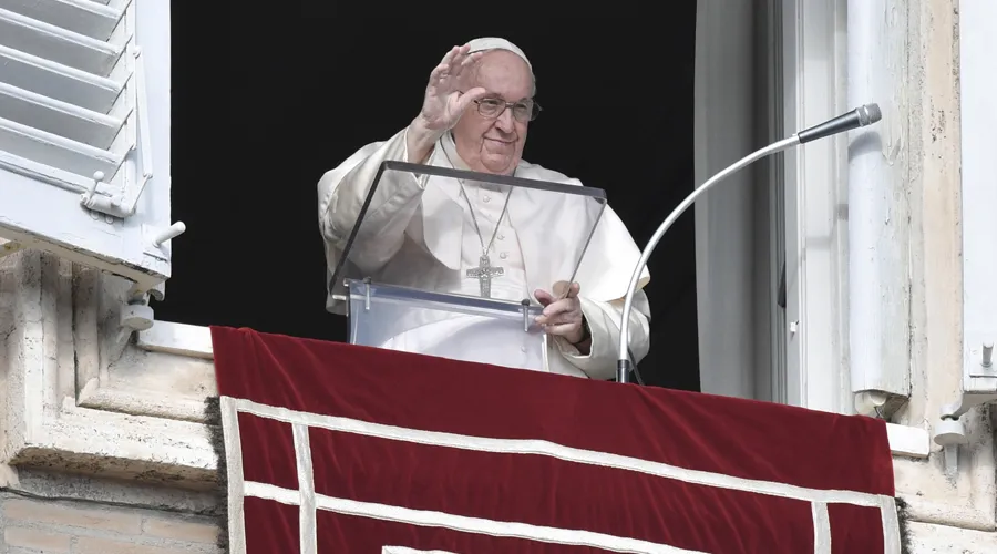 El Papa Francisco en el rezo del Ángelus. Foto: Vatican Media?w=200&h=150