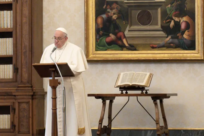 El Papa explica cómo rezar con la Biblia con estos 3 pasos de la lectio divina