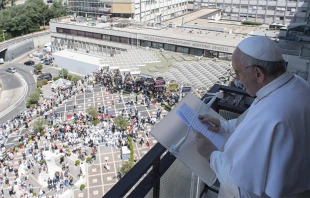 Papa Francisco en el rezo del u00c1ngelus. Foto: Vatican Media 