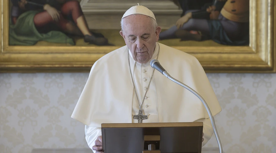 El Papa Francisco en el rezo del Ángelus. Foto: Vatican Media?w=200&h=150