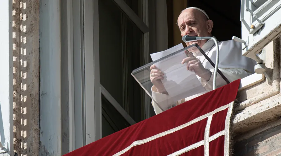 El Papa Francisco en el rezo del Ángelus. Foto: Vatican Media