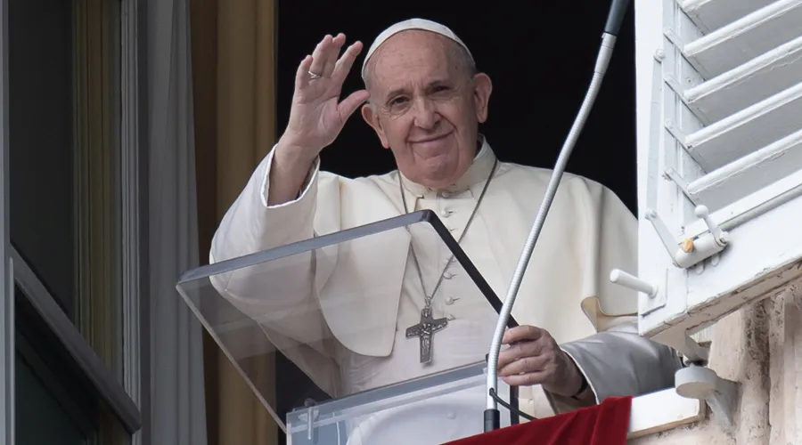 Papa Francisco invita a imitar a la Virgen María para no “empantanarse ante los problemas”