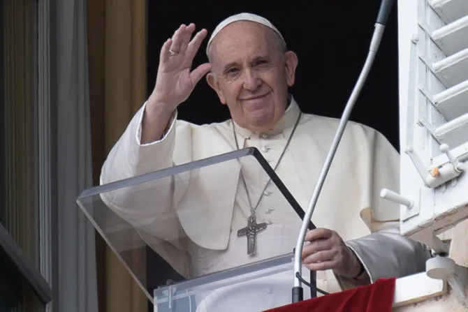 Papa Francisco invita a imitar a la Virgen María para no “empantanarse ante los problemas”