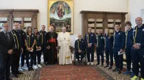 Papa Francisco con delegación de Athletica Vaticana. Foto: Vatican Media