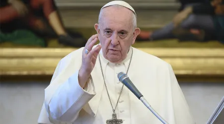 Papa Francisco pide rezar por Líbano tras grave explosión en Beirut