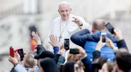Papa Francisco: La Cuaresma es el tiempo para apagar la televisión y abrir la Biblia 