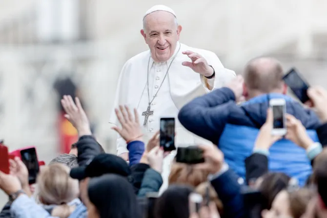 Papa Francisco: La Cuaresma es el tiempo para apagar la televisión y abrir la Biblia 