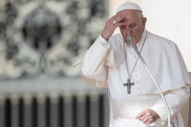 El Papa Francisco reza y pide más apoyo para enfermos de Alzheimer