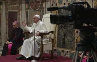 El Papa Francisco con la plenaria del Dicasterio para la Comunicaciu00f3n. Foto: Vatican Media 