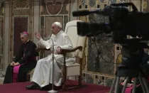 El Papa Francisco con la plenaria del Dicasterio para la Comunicación. Foto: Vatican Media