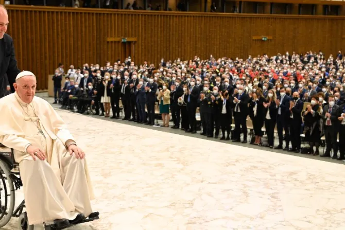 El Papa pide “cielos de paz” en la guerra de Ucrania marcada por bombardeos aéreos 