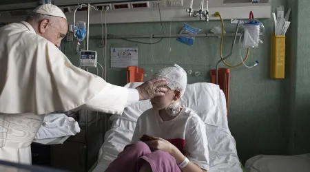 El Papa visita a niños enfermos de Ucrania hospitalizados en el Bambino Gesú de Roma
