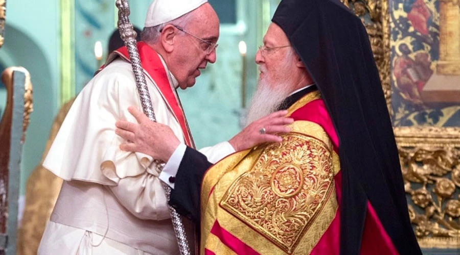 El Papa Francisco junto con el Patriarca Bartolomé. Foto: Vatican Media?w=200&h=150