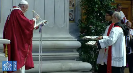 San Pedro y San Pablo: Papa Francisco bendice 54 palios de los arzobispos metropolitanos