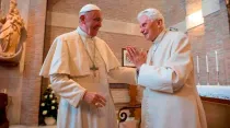 El Papa Francisco y Benedicto XVI en un anterior encuentro - Foto: Vatican Media - ACI Prensa