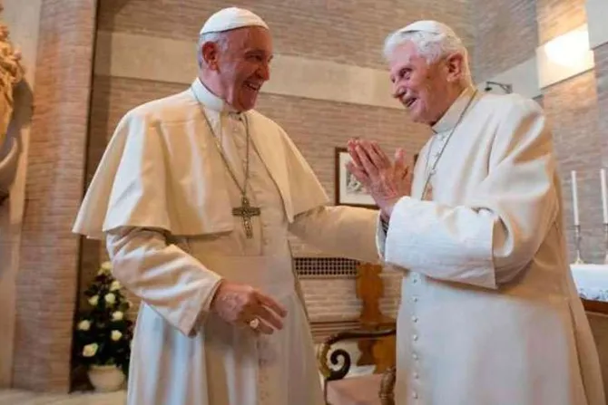 Papa Francisco: Benedicto XVI enseña a mirar con coraje los problemas de nuestro tiempo