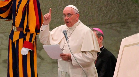 El Papa denuncia: Pau00edses influyentes financian la ideologu00eda de gu00e9nero en escuelas