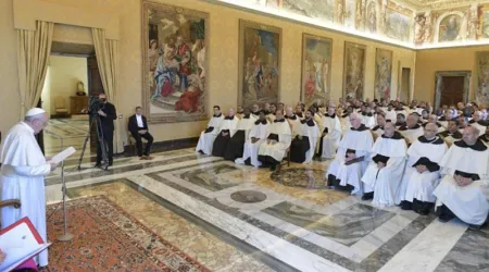El Papa Francisco pide a los carmelitas ser maestros de oración y no caer en la mundanidad