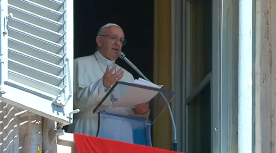 El Papa Francisco en el Regina Coeli de este Lunes del Ángel. Captura Youtube CTV