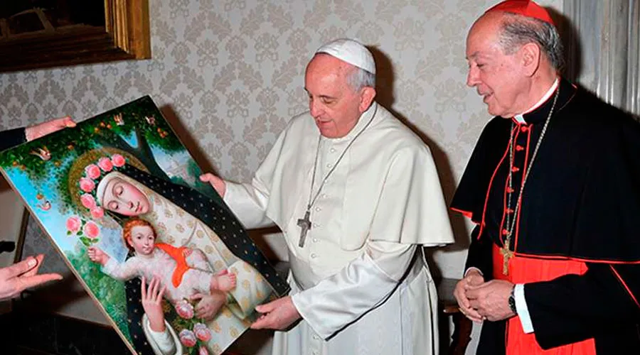 El Papa Francisco recibe un cuadro de Santa Rosa de Lima como regalo, en audiencia con el Cardenal Juan Luis Cipriani en 2014. Foto: Arzobispado de Lima.?w=200&h=150