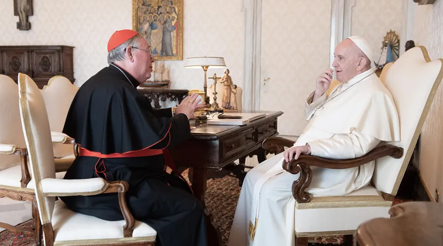 Imagen referencial. Papa Francisco con el Cardenal Hollerich en 2020. Foto: Vatican Media