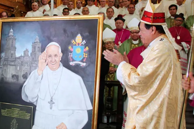 FOTOS: El Papa saluda al Cardenal Rivera en México por sus 50 años de sacerdote