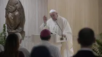 El Papa Francisco en la Misa de la Casa Santa Marta. Foto: Vatican Media 