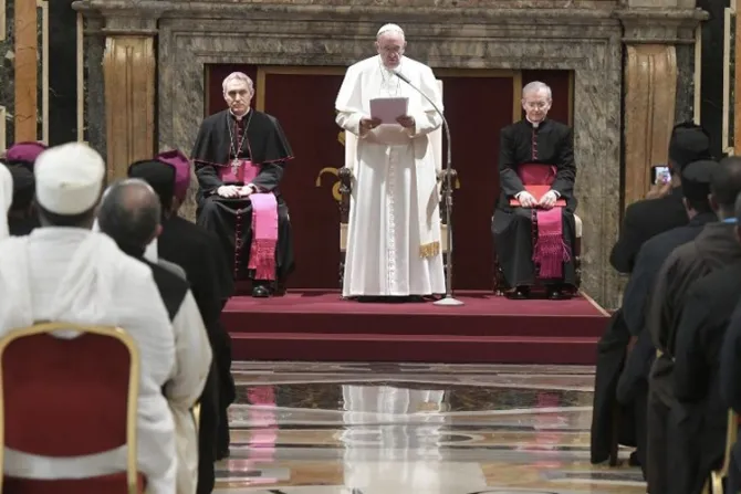 El Papa Francisco recuerda a quienes abandonaron su tierra natal a un gran precio 