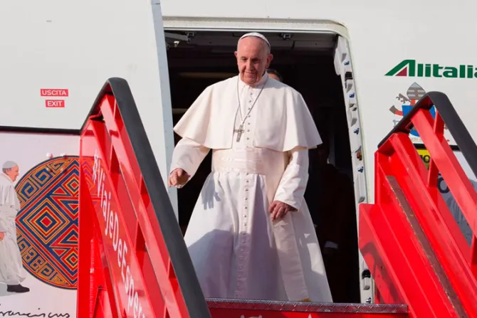 VIDEO y FOTOS: El Papa Francisco llega a Colombia y lo reciben a ritmo de cumbia