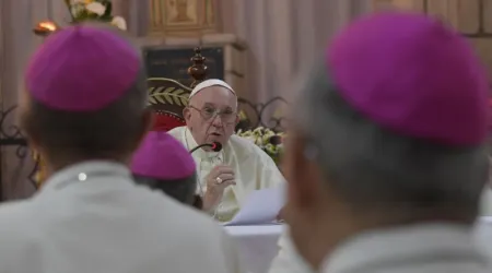 El Papa Francisco explica a Obispos: “El verdadero pastor no exige más de la cuenta”