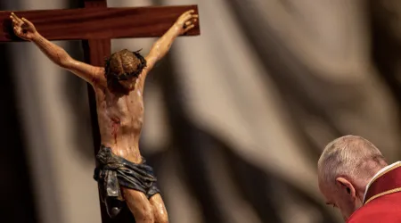Papa Francisco: El Crucifijo es el gran libro del amor de Dios