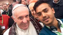 Selfie del Papa Francisco con Daniel Bashir - Foto: Facebook Daniel Bashir