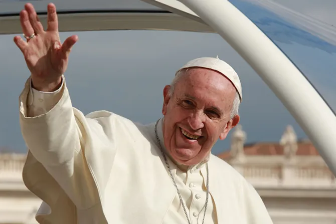 Papa Francisco: Al adorar le damos la posibilidad al Señor de transformarnos con su amor