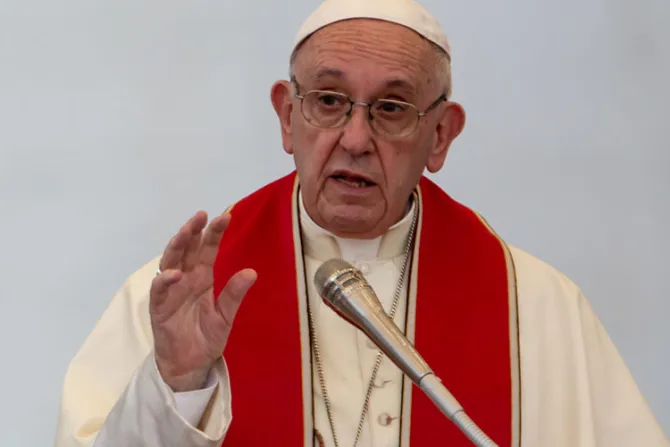 Papa Francisco pide ser coherentes en la vida para dar testimonio y evangelizar