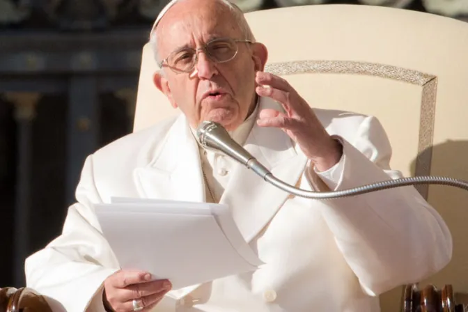 Papa Francisco invita a los periodistas a rezar esta oración para transmitir la verdad