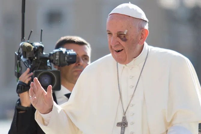 “Yo no estoy preocupado”: El mensaje de calma del Papa Francisco tras golpe en Colombia