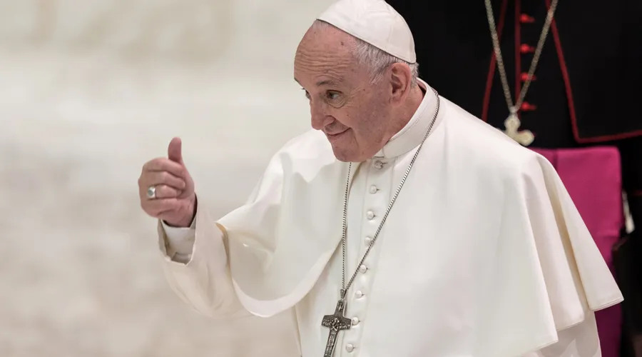 El Papa invita a mantener la confianza en Dios en los momentos difíciles