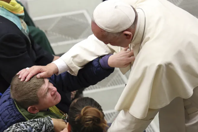 El Papa propone tres actitudes para servir a los pobres con "corazón cristiano"