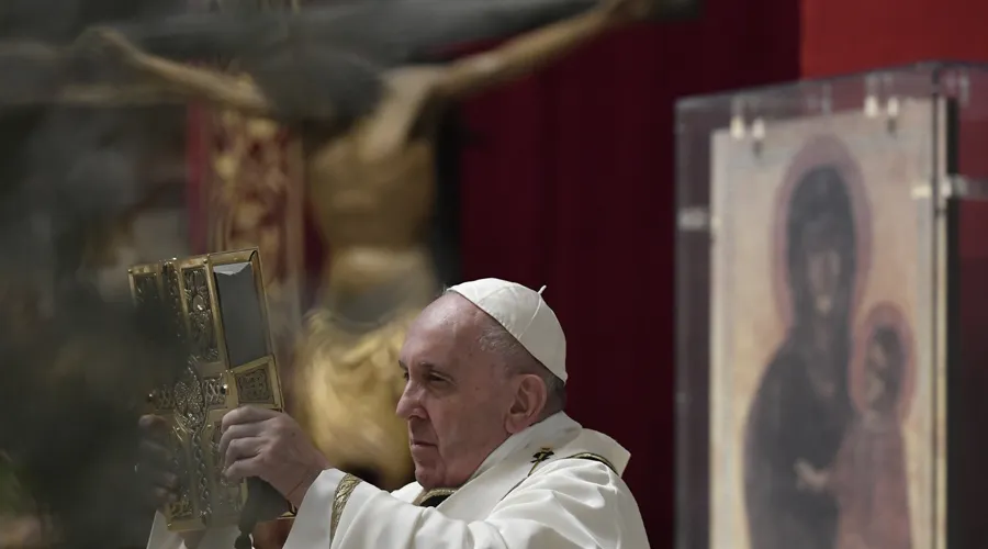 Imagen referencial. Papa Francisco en una Misa en el Vaticano. Foto: Vatican Media