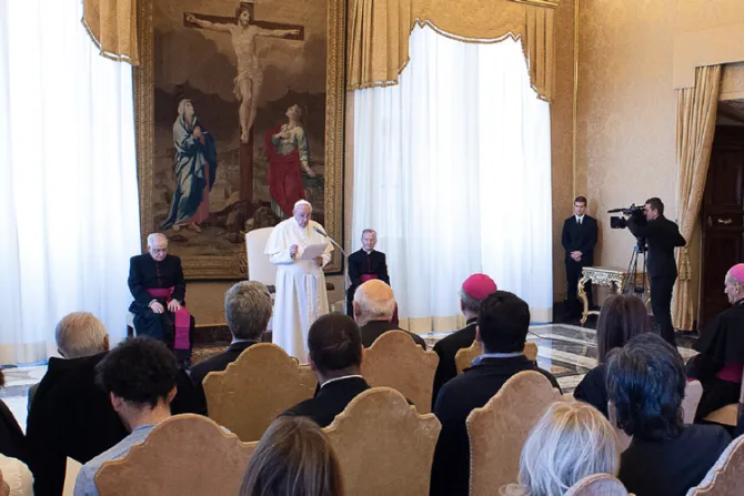 Papa Francisco rinde homenaje a los profesores del mundo