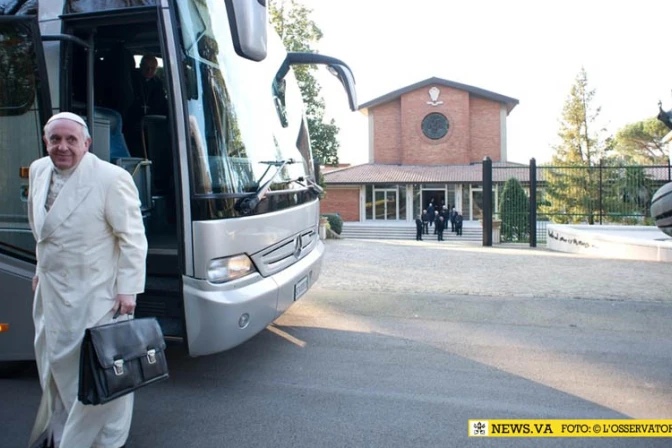 Comienzan Ejercicios Espirituales del Papa Francisco y la Curia Romana