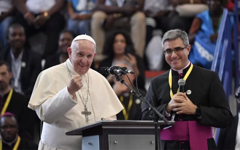 Imagen referencial. Papa Francisco en encuentro con jóvenes en Mozambique. Foto: Vatican Media