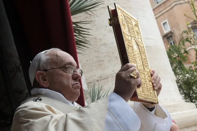 Papa Francisco: Lean la Biblia para encontrar allí la fuerza de la vida