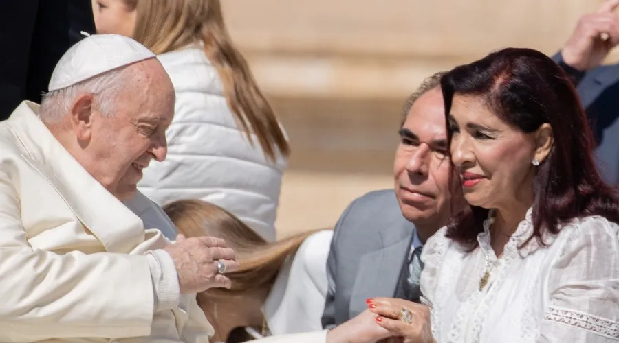 El Papa Francisco abre el voto a los laicos, incluidas las mujeres, en el Sínodo