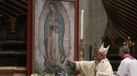 Papa Francisco invita a acudir siempre a la Virgen María con confianza 